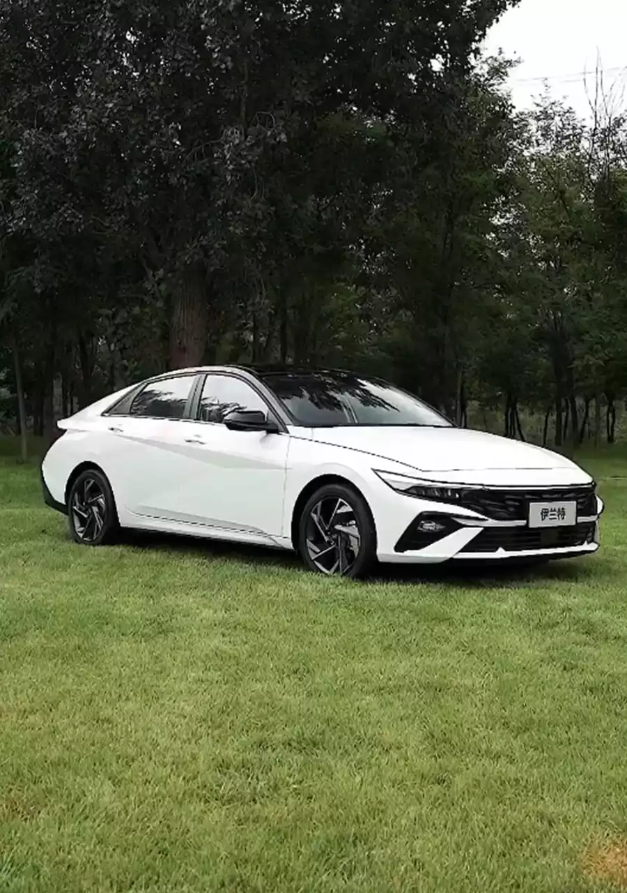 Hyundai Elantra: The Stylish and Versatile Sedan for Modern Drivers